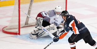 "Kreditori" pārliecinoši apspēlē jaunos SK "Rīga96" hokejistus