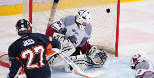 "Kreditori" pārliecinoši apspēlē jaunos SK "Rīga96" hokejistus