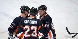 "Kreditori" pārliecinoši apspēlē jaunos SK "Rīga96" hokejistus