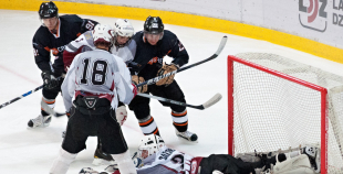 "Kreditori" pārliecinoši apspēlē jaunos SK "Rīga96" hokejistus