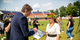 Latvijas hokeja izlase saņem solītās biļetes uz Dziesmu un Deju svētkiem