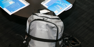 FOTO: Latvijas hokeja izlases dodas uz Pekinas olimpiskajām spēlēm