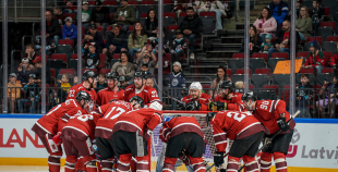 Hokeja leģendu spēles pamatlaiks noslēdzas ar draudzīgu neizšķirtu