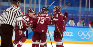 Latvija hokeja izlase sīvā cīņā atzīst Somijas pārākumu