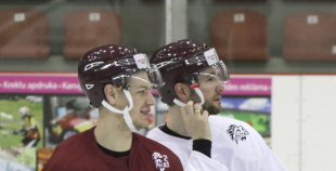 Hokeja diena: Jautrā un pozitīvā gaisotnē noslēdzies Latvijas izlases atklātais treniņš