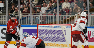 Hokeja leģendu spēles pamatlaiks noslēdzas ar draudzīgu neizšķirtu