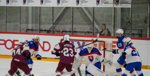 Latvijas sieviešu izlase Pasaules čempionāta atklāšanas mačā piekāpjas Slovākijai