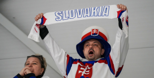 Latvijas sieviešu izlase Pasaules čempionāta atklāšanas mačā piekāpjas Slovākijai