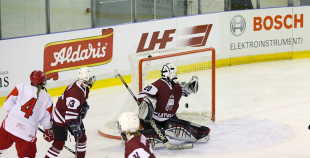 Latvijas hokejistes ar zaudējumu sāk olimpisko kvalifikācijas turnīru