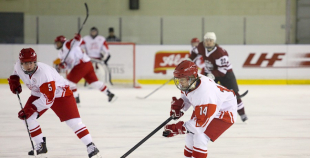 Latvijas hokejistes ar zaudējumu sāk olimpisko kvalifikācijas turnīru
