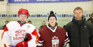 Latvijas hokejistes ar zaudējumu sāk olimpisko kvalifikācijas turnīru