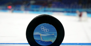 Latvija hokeja izlase sīvā cīņā atzīst Somijas pārākumu