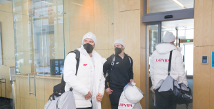 FOTO: Latvijas hokeja izlases dodas uz Pekinas olimpiskajām spēlēm