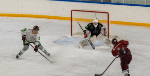 FOTO: Latvijas hokeja izlase gatavojas Pekinas olimpiskajām spēlēm