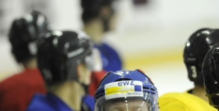 Hokeja izlases pēdējais treniņš pirms došanās uz Franciju