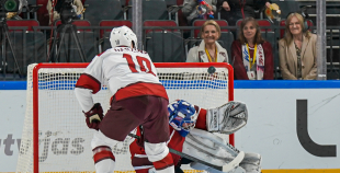 Hokeja leģendu spēles pamatlaiks noslēdzas ar draudzīgu neizšķirtu