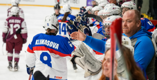 Latvijas sieviešu izlase Pasaules čempionāta atklāšanas mačā piekāpjas Slovākijai