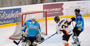 "SMScredit.lv" uzvar "Ozolnieki/MONARCH" un iegūst kausu