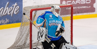 "SMScredit.lv" uzvar "Ozolnieki/MONARCH" un iegūst kausu