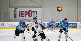 "SMScredit.lv" uzvar "Ozolnieki/MONARCH" un iegūst kausu