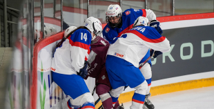 Latvijas sieviešu izlase Pasaules čempionāta atklāšanas mačā piekāpjas Slovākijai