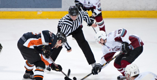 2013 LČ "SMScredit.lv" hokejisti  1. finālspēlē izcīna uzvaru