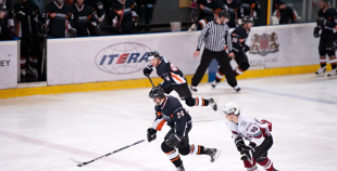 2013 LČ "SMScredit.lv" hokejisti  1. finālspēlē izcīna uzvaru