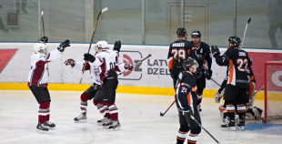 2013 LČ "SMScredit.lv" hokejisti  1. finālspēlē izcīna uzvaru