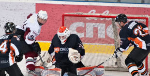 2013 LČ "SMScredit.lv" hokejisti  1. finālspēlē izcīna uzvaru