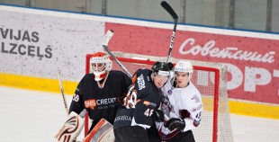 2013 LČ "SMScredit.lv" hokejisti  1. finālspēlē izcīna uzvaru