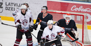 2013 LČ "SMScredit.lv" hokejisti  1. finālspēlē izcīna uzvaru