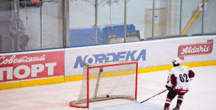 2013 LČ "SMScredit.lv" hokejisti  1. finālspēlē izcīna uzvaru