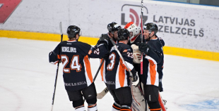 2013 LČ "SMScredit.lv" hokejisti  1. finālspēlē izcīna uzvaru