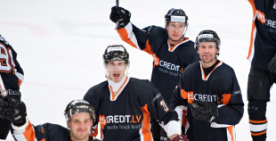 2013 LČ "SMScredit.lv" hokejisti  1. finālspēlē izcīna uzvaru