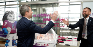 Lidostā “Rīga” atklāta IIHF Pasaules Čempionāta Hokejā informācijas un atpūtas zona faniem