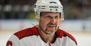 Hokeja leģendu spēles pamatlaiks noslēdzas ar draudzīgu neizšķirtu