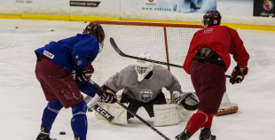 Latvijas U-20 nacionālās izlases kandidāti aizvada pirmo ledus treniņu