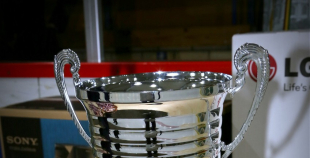 2014 LČ HK "Zemgale/LLU" hokejistiem pasniedz medaļas par 3. vietu