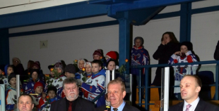 2014 LČ HK "Zemgale/LLU" hokejistiem pasniedz medaļas par 3. vietu