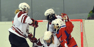 Latvijas hokejistes atgriežas A grupā