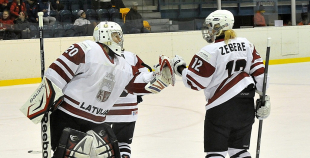 Latvijas hokejistes atgriežas A grupā