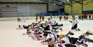 2014 PČS Latvijas hokejistes noslēdz pasaules čempionātu ar uzvaru