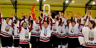 2014 PČS Latvijas hokejistes noslēdz pasaules čempionātu ar uzvaru