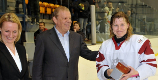 2014 PČS Latvijas hokejistes noslēdz pasaules čempionātu ar uzvaru