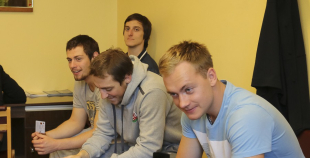 2014 LČ HK "Liepāja" hokejisti nodod asinis un ziedo Dzemdību nodaļai