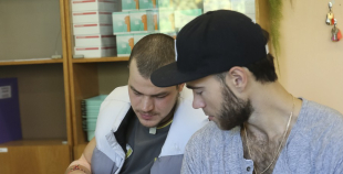 2014 LČ HK "Liepāja" hokejisti nodod asinis un ziedo Dzemdību nodaļai