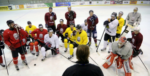 2014 Latvijas izlase aizvada pirmo treniņu galvenā trenera Aleksandra Beļavska vadībā