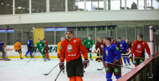 FOTO: Latvijas hokeja izlase aizvada pirmo treniņu gatavojoties pasaules čempionātam