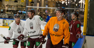 Latvijas hokeja izlase “Akropoles” ledus arēnā aizvadījusi pēdējo treniņu pirms došanās uz pasaules čempionātu 