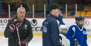 FOTO: Hārtlijs viesojās Jelgavas hokeja klubā un novada bērniem treniņu 